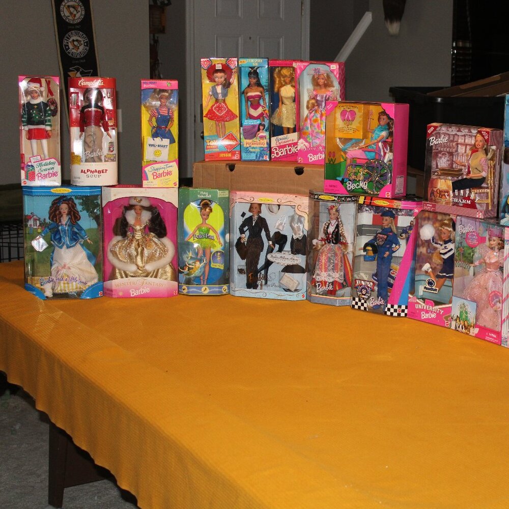 🎁 Vintage Barbie Mystery Box – 1 NIB Doll from 1989–2013 🎀 - Picture 2 of 16